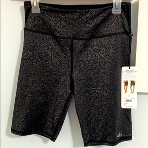 ALO- High-Waist Glitter Biker Short (large)